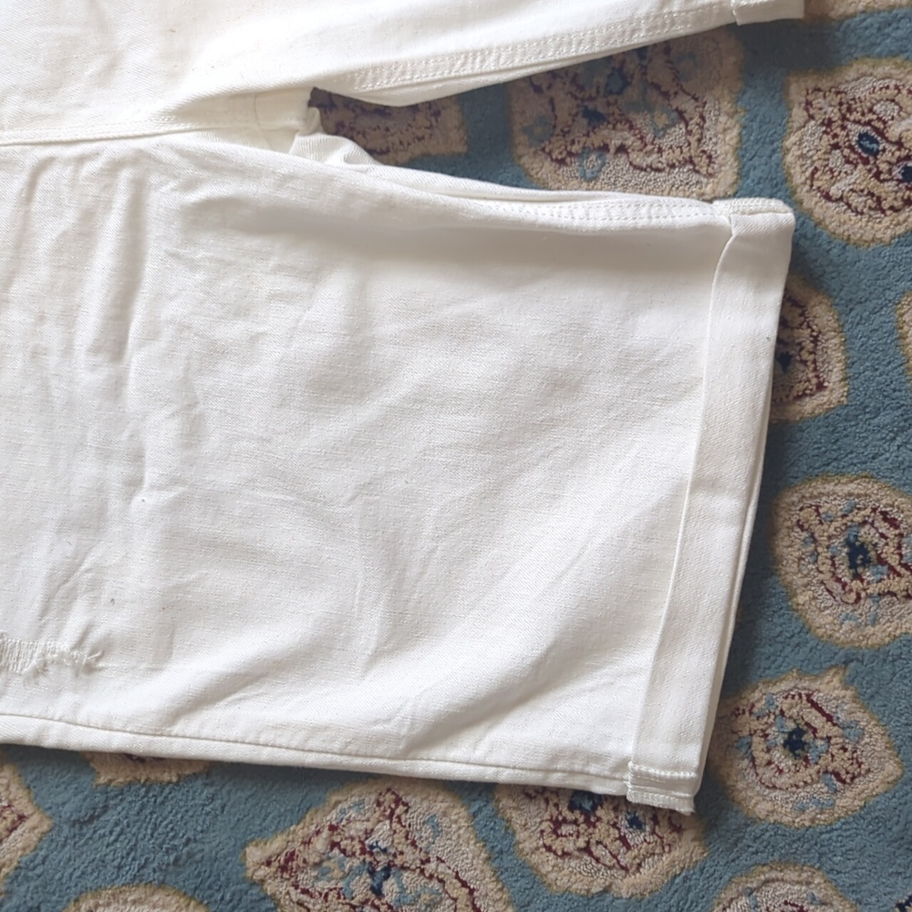 Women's Old Navy High Rise Bermuda Shorts NWT - Picture 3 of 7